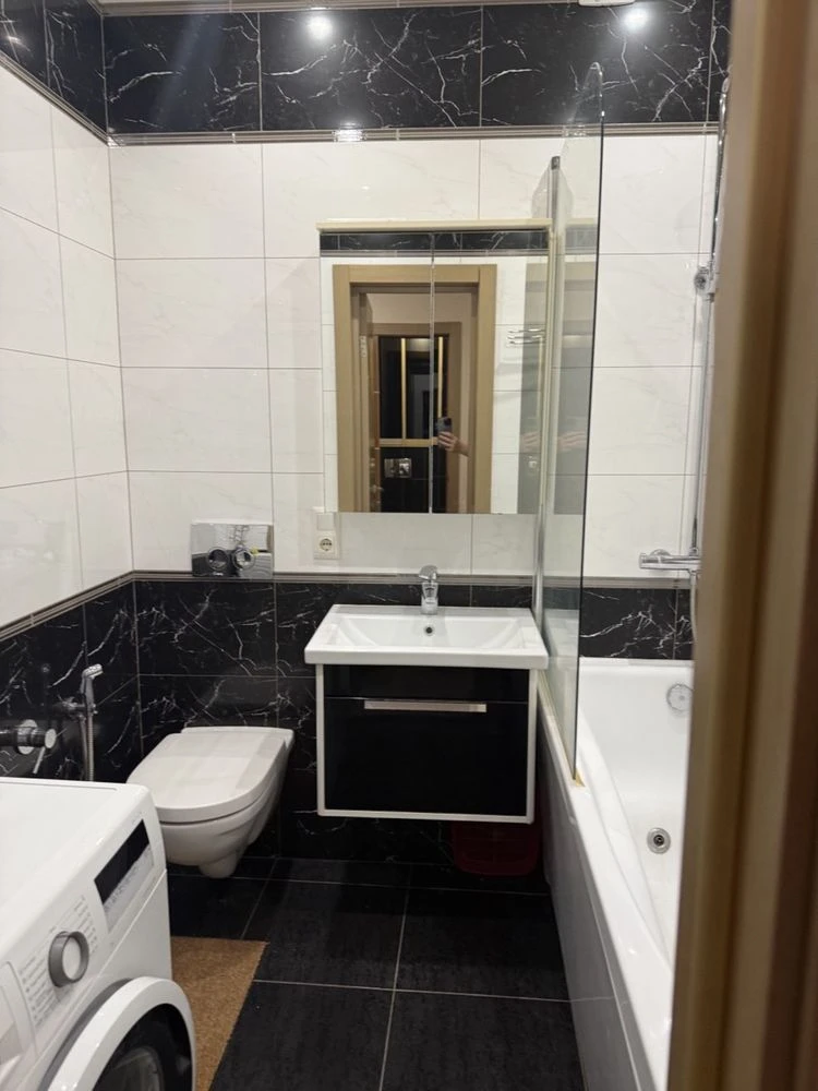 NO COMMISSION!! Sale of a three-bedroom apartment in ЖК Yaskravy (K