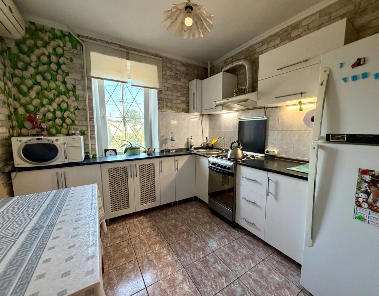 Spacious 3-bedroom apartment for sale, 60 m²