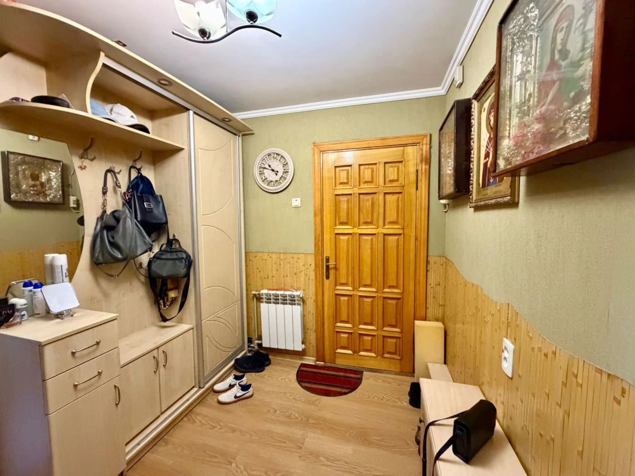 Spacious 3-bedroom apartment for sale, 60 m²