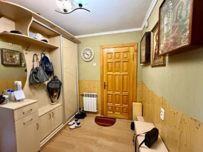 Spacious 3-bedroom apartment for sale, 60 m²