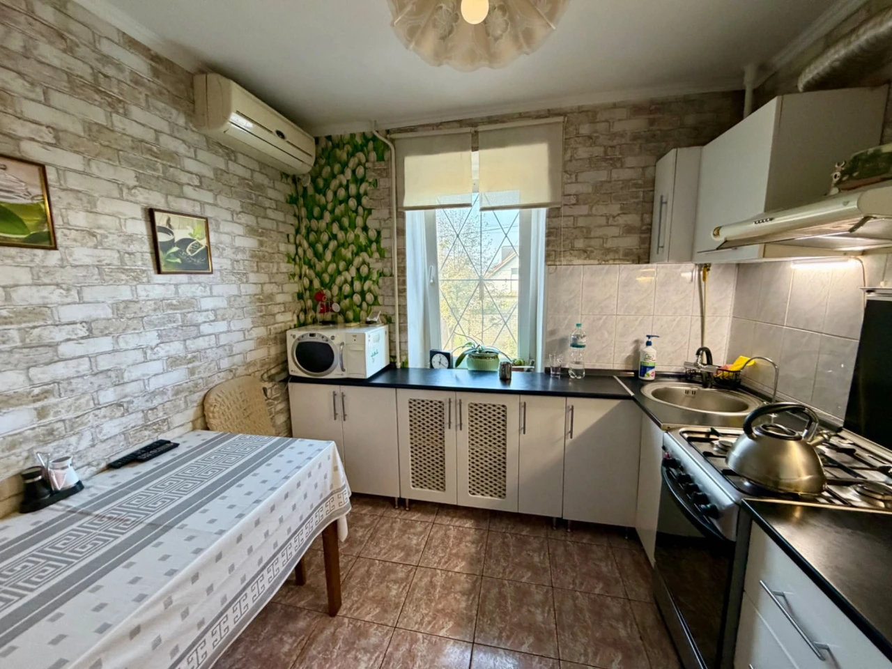 Spacious 3-bedroom apartment for sale, 60 m²