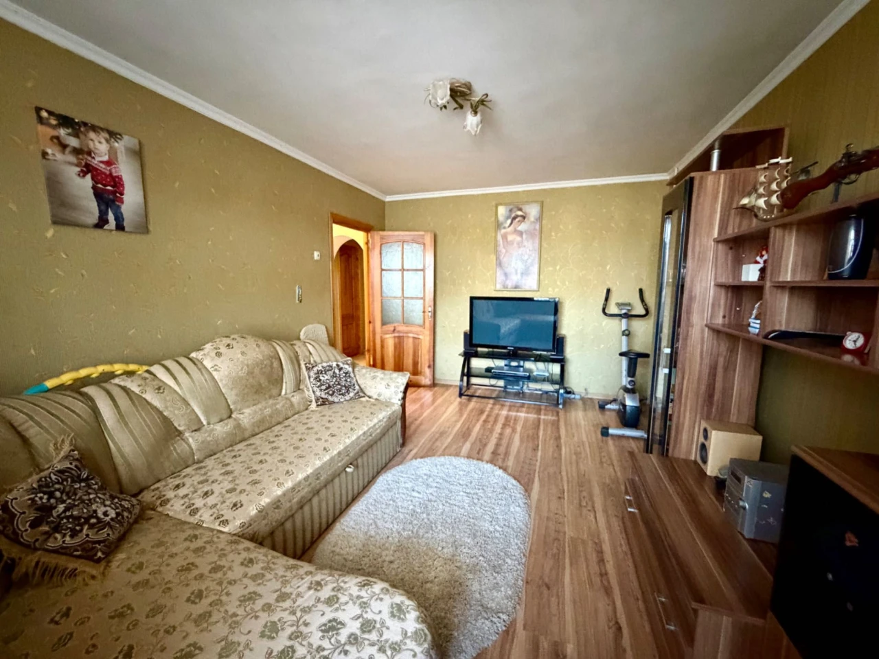 Spacious 3-bedroom apartment for sale, 60 m²
