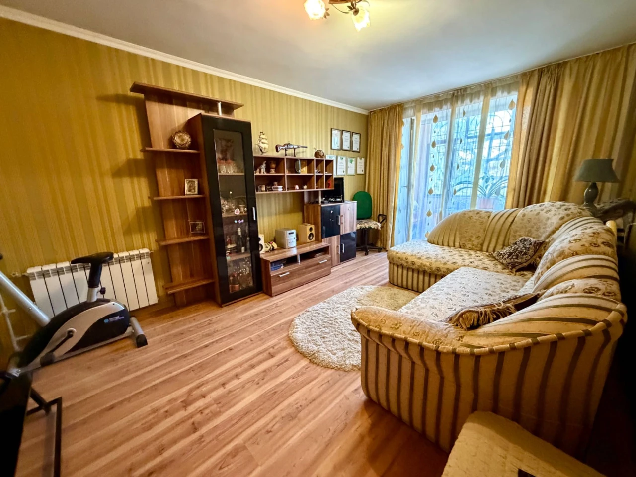Spacious 3-bedroom apartment for sale, 60 m²