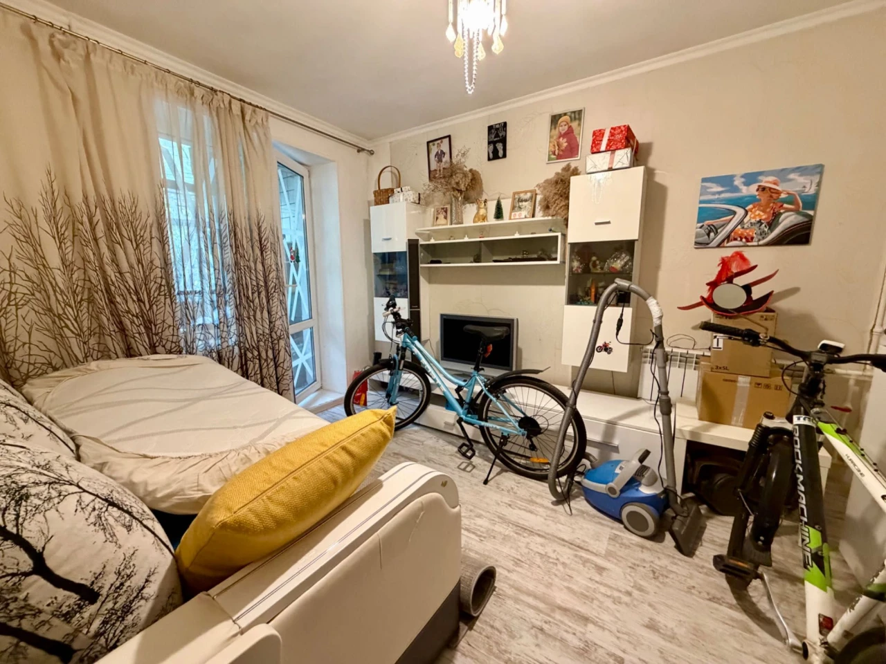 Spacious 3-bedroom apartment for sale, 60 m²