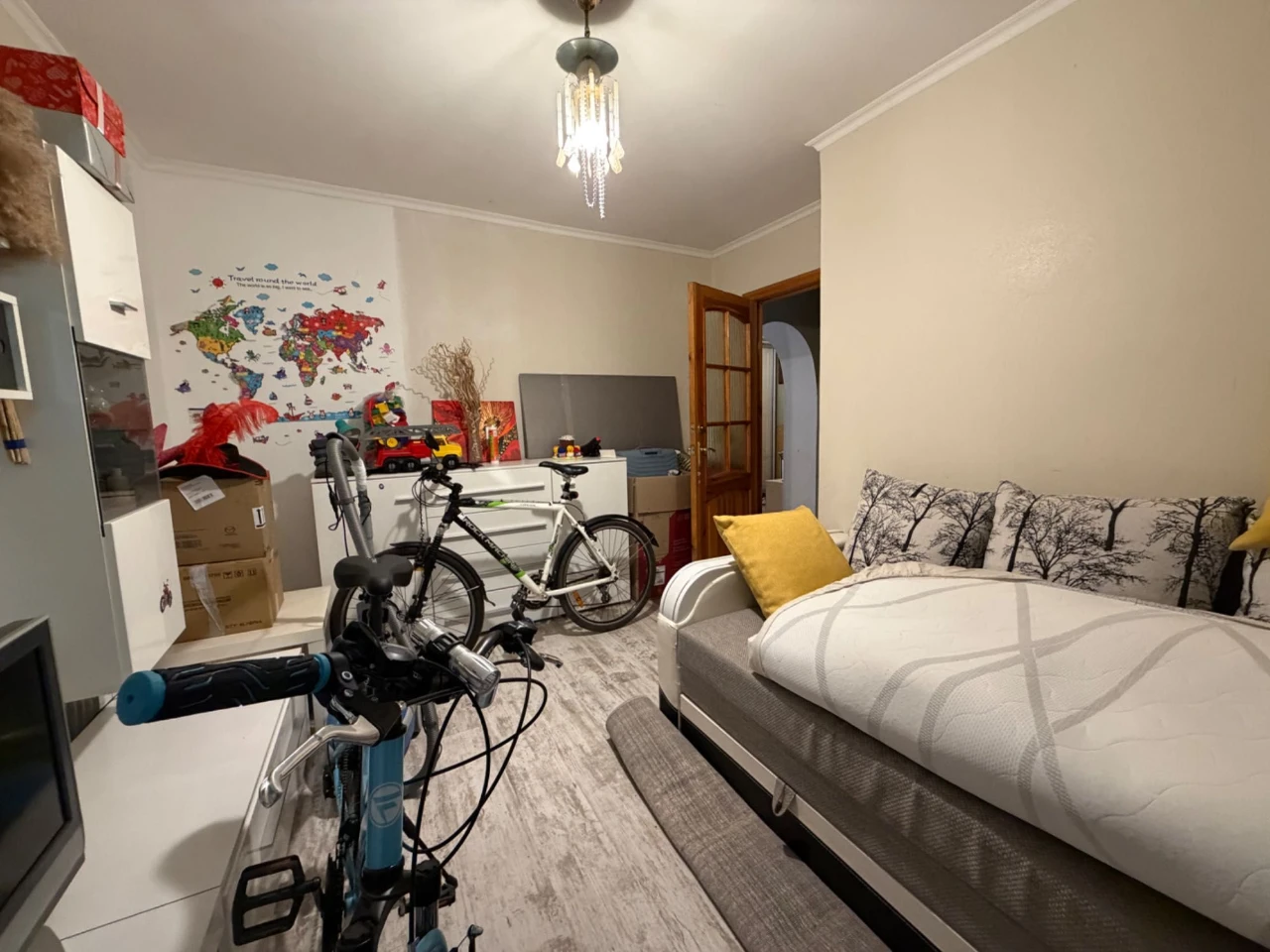 Spacious 3-bedroom apartment for sale, 60 m²