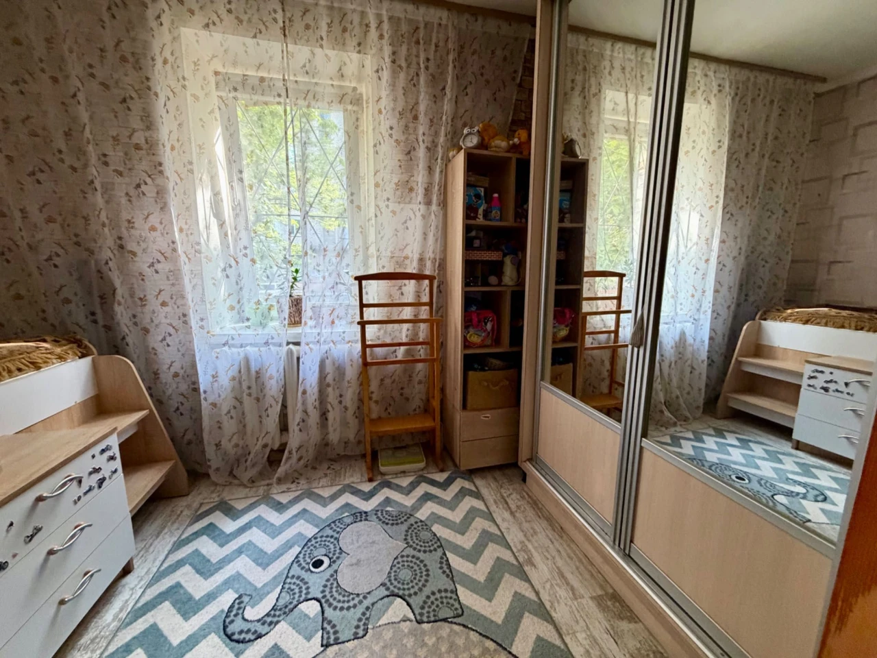 Spacious 3-bedroom apartment for sale, 60 m²