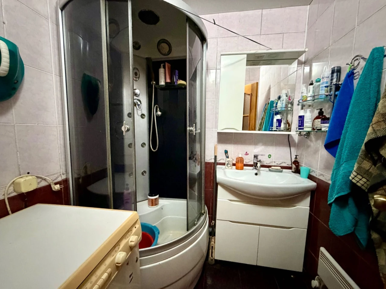 Spacious 3-bedroom apartment for sale, 60 m²