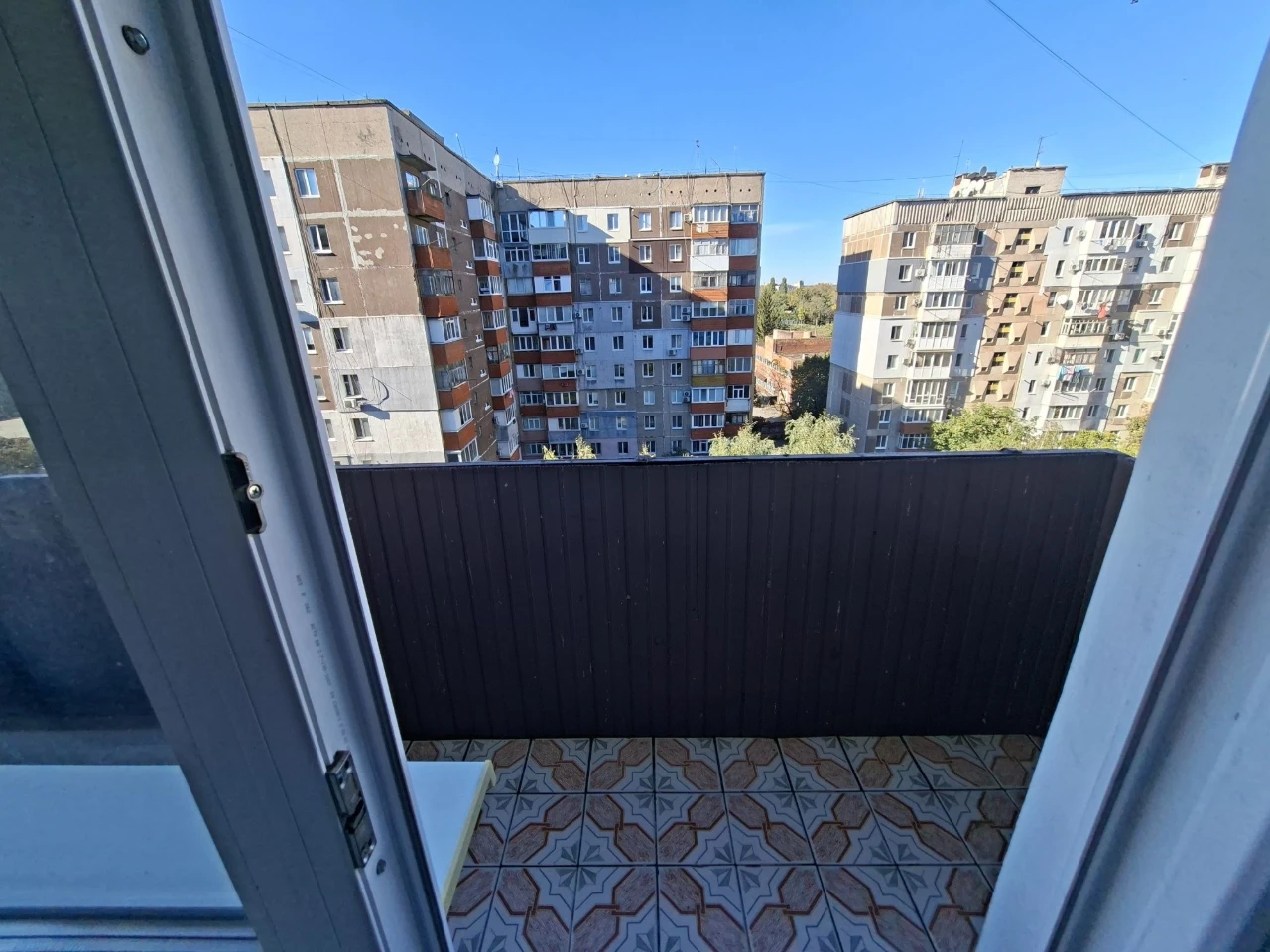 For sale 3-room apartment on Poltavskaya.
