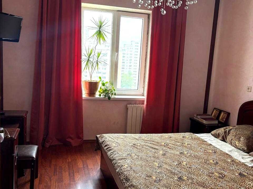 Квартира. Київ, Миколи Лаврухіна вул.