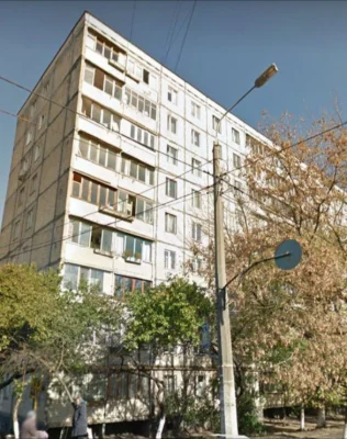 Власник! Продаю  2-х кімнатну квартиру,  в доброму, жилому с