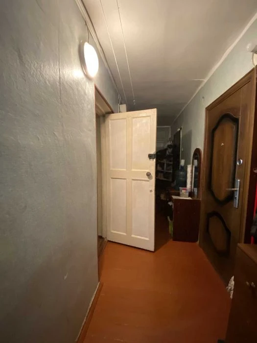 Room for sale in a communal apartment in the city center, Se