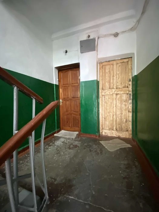 Room for sale in a communal apartment in the city center, Se