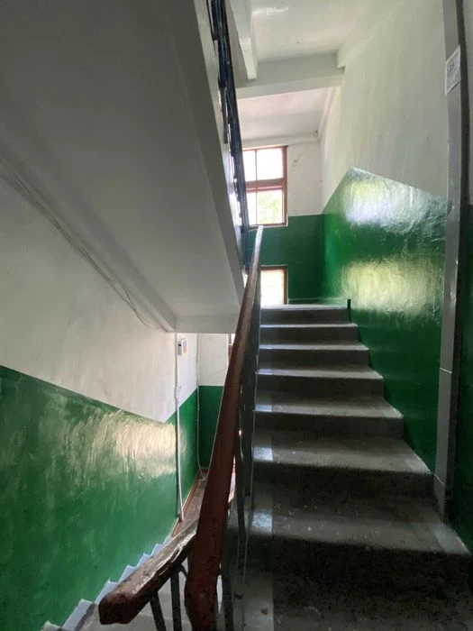 Room for sale in a communal apartment in the city center, Se