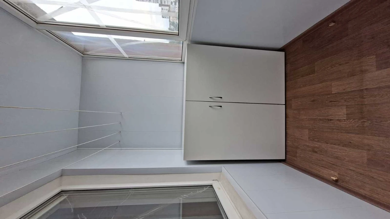 Продаж 3-кімнатної квартири 71.3 м², Володимира Маяковського