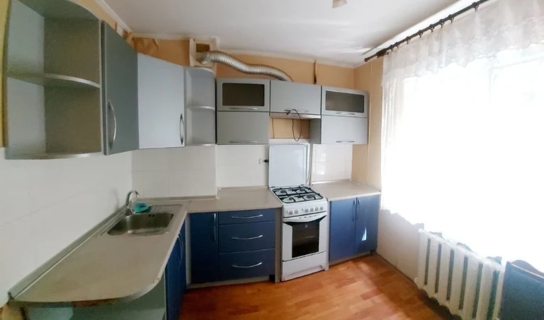 Продажа 1 комнатной квартиры с газом на Ак. Королева