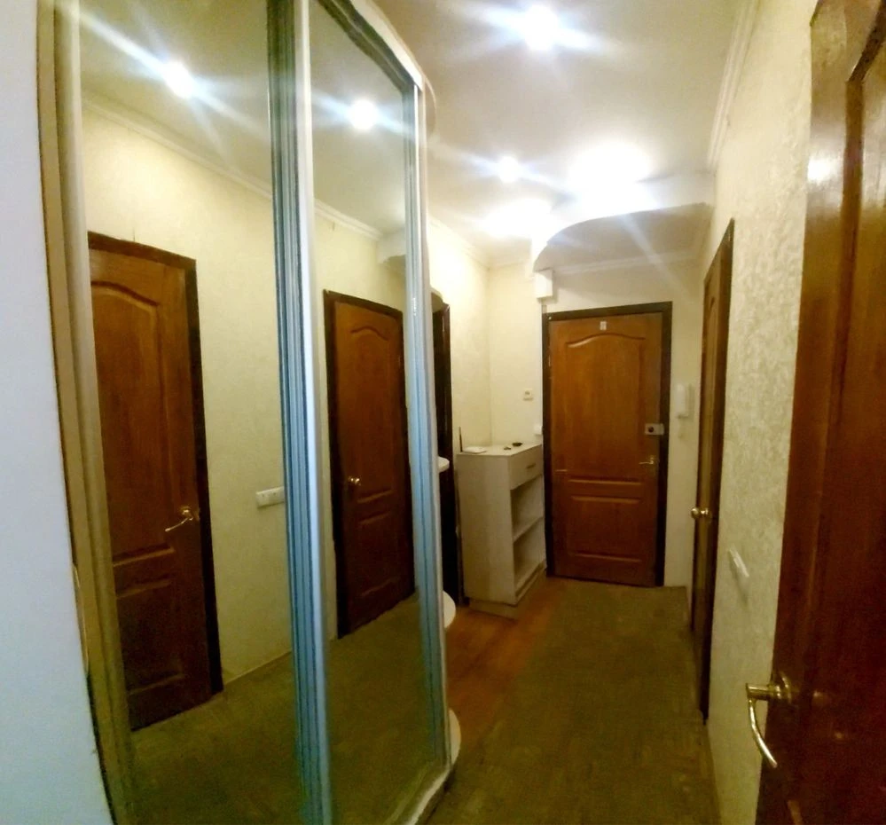 Продажа 1 комнатной квартиры с газом на Ак. Королева