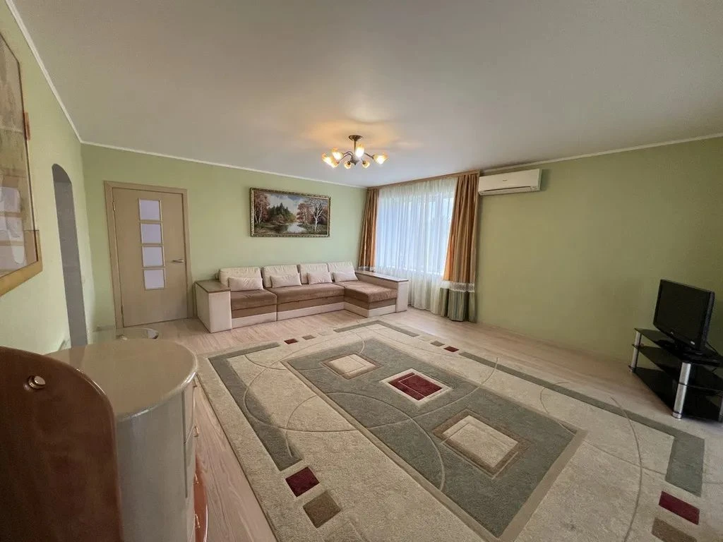 For Sale: 4-Bedroom Apartment, Gagarin