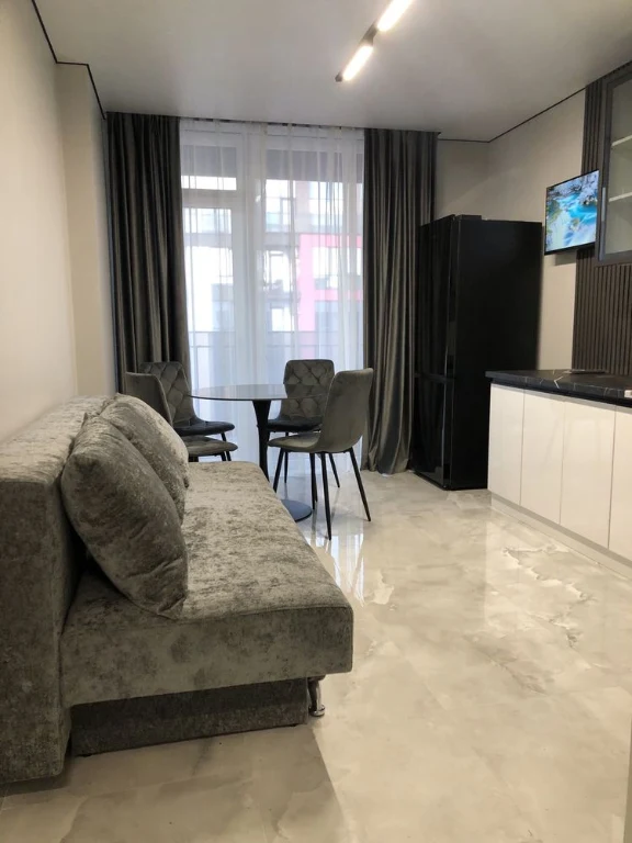 Selling apartment with new renovation and Bosch appliances in a building