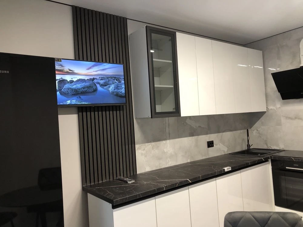 Selling apartment with new renovation and Bosch appliances in a building