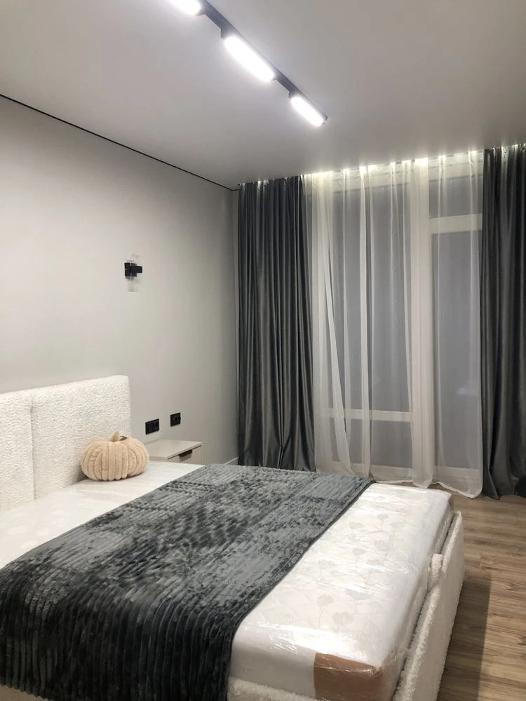 Selling apartment with new renovation and Bosch appliances in a building