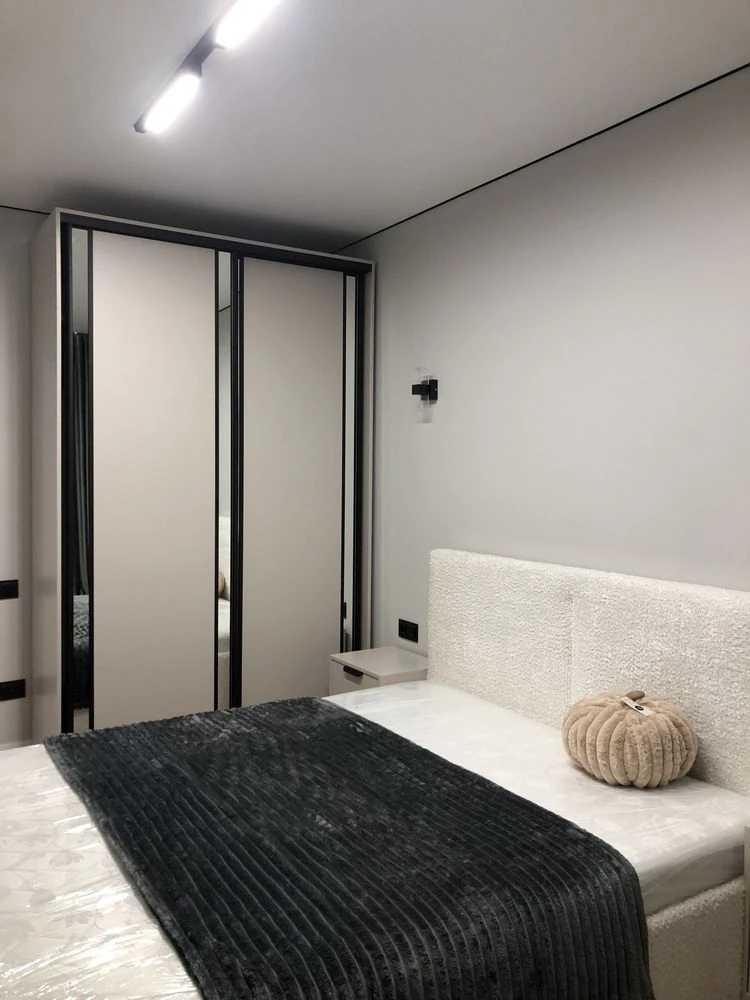 Selling apartment with new renovation and Bosch appliances in a building