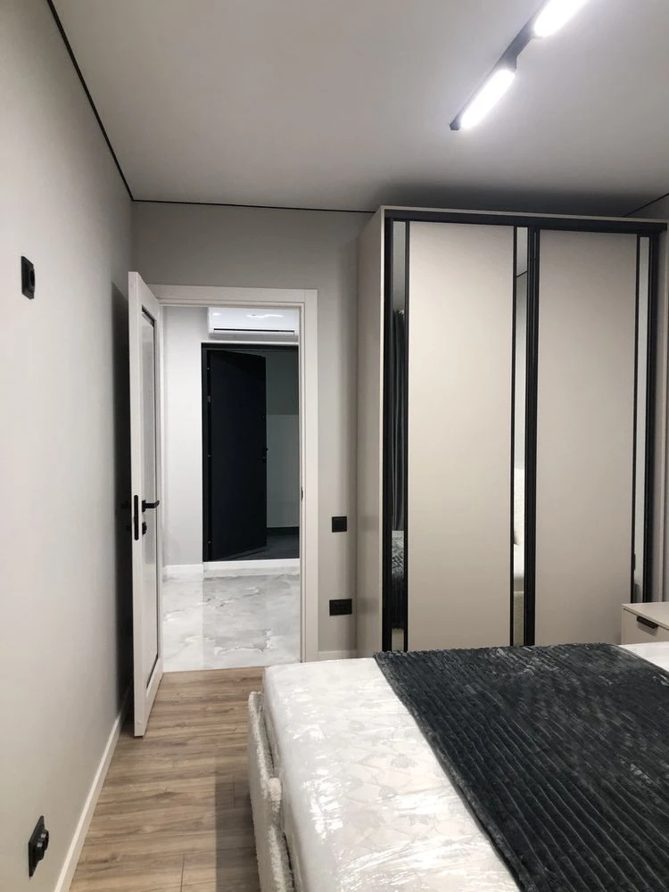 Selling apartment with new renovation and Bosch appliances in a building