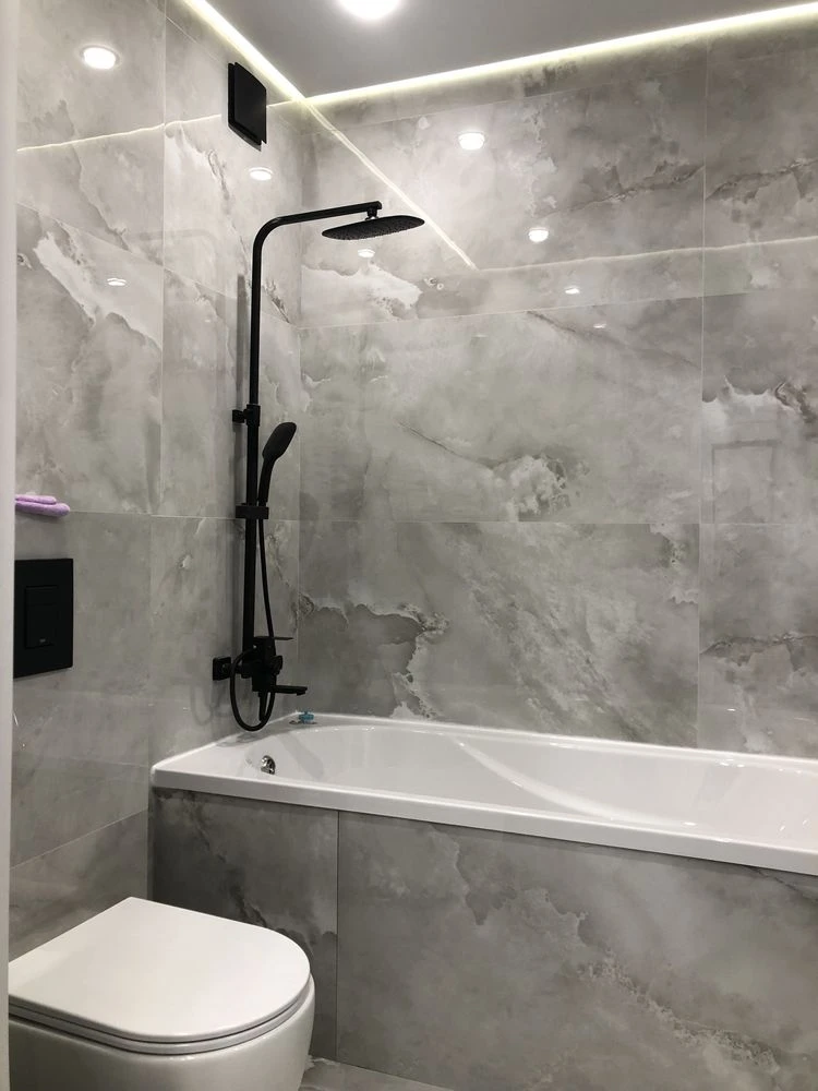 Selling apartment with new renovation and Bosch appliances in a building