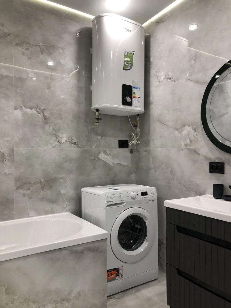 Selling apartment with new renovation and Bosch appliances in a building