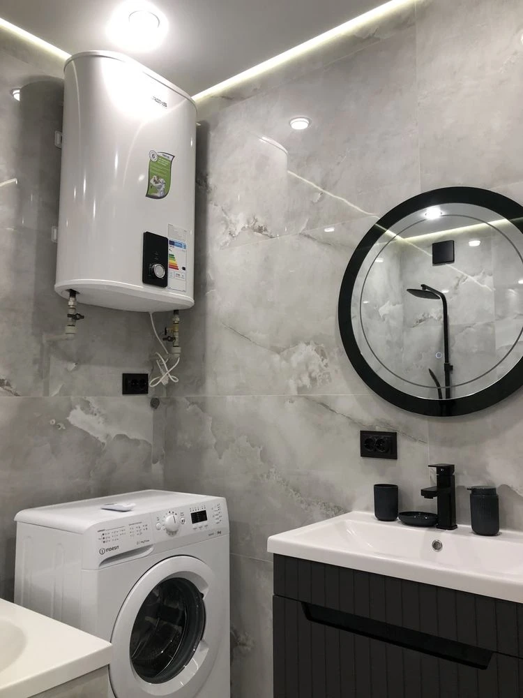 Selling apartment with new renovation and Bosch appliances in a building