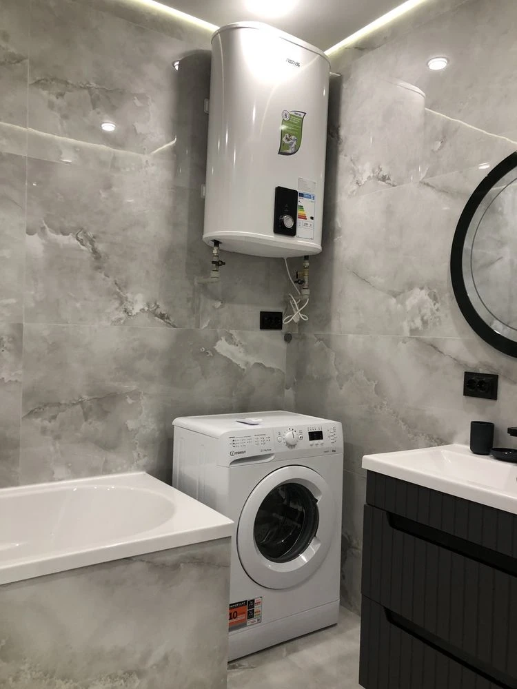 Selling apartment with new renovation and Bosch appliances in a building