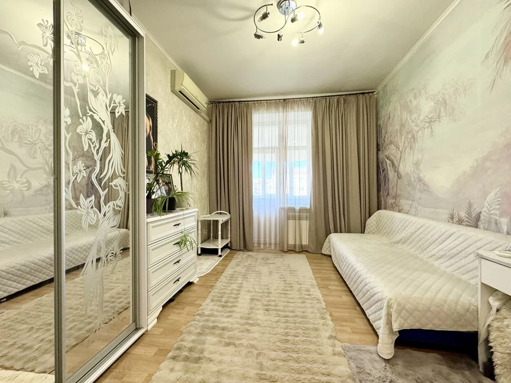 For Sale: Two-bedroom apartment. Central Street/Water Supply Street