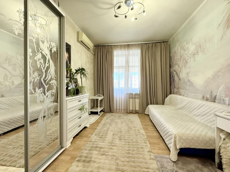 For Sale: Two-bedroom apartment. Central Street/Water Supply Street