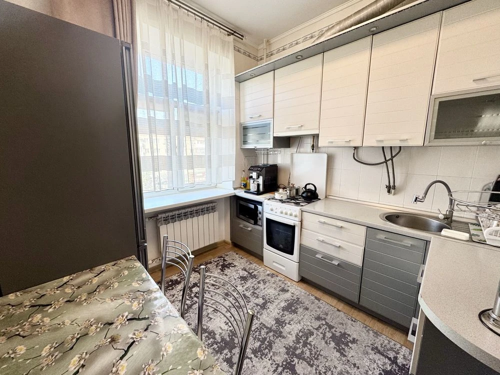 For Sale: Two-bedroom apartment. Central Street/Water Supply Street