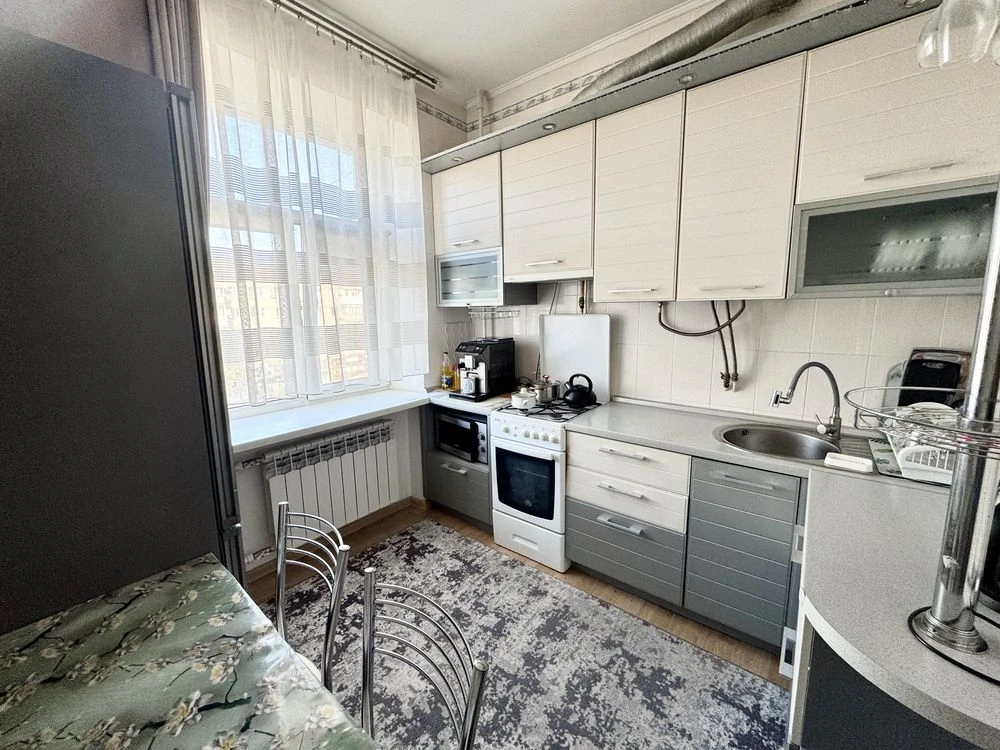 For Sale: Two-bedroom apartment. Central Street/Water Supply Street