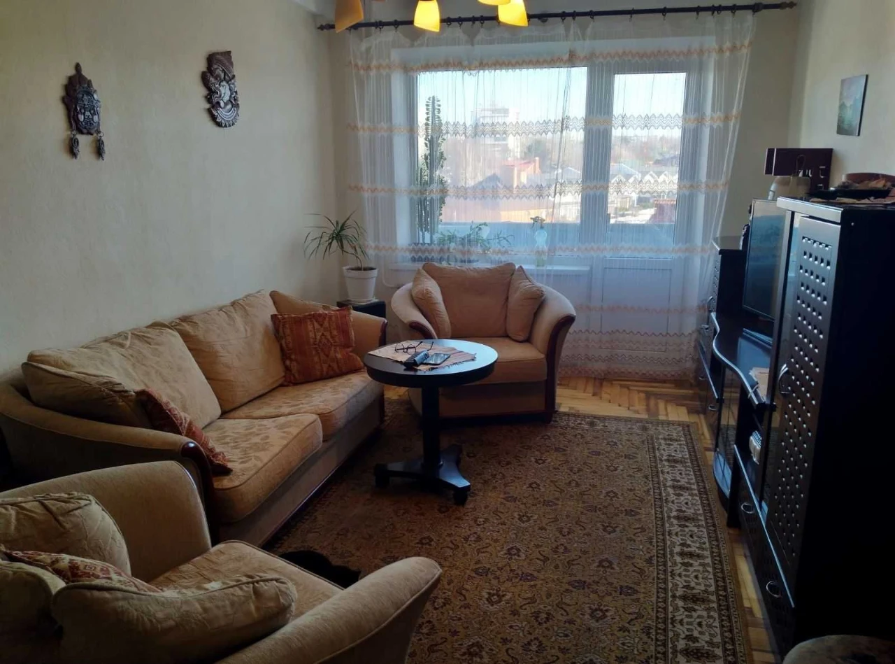 For Sale: Spacious 3-bedroom apartment on the waterfront