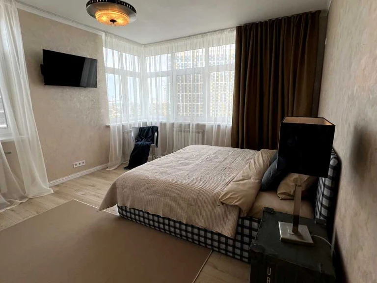 Apartment. Mikyslobs'ka Street, Kyiv