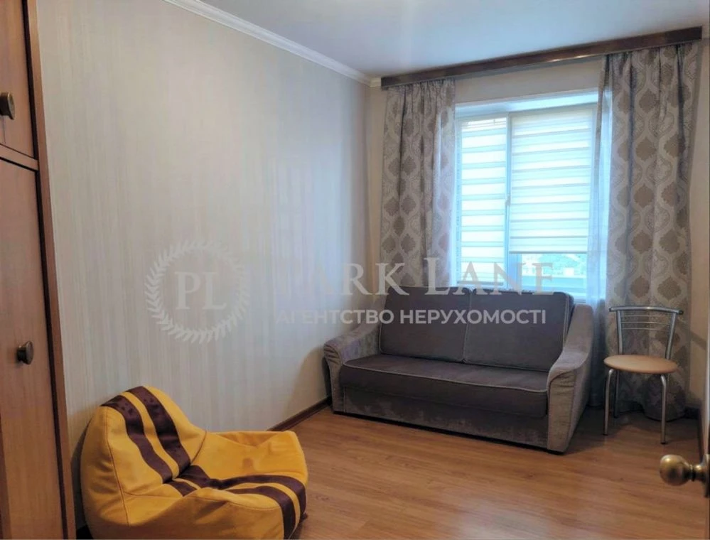 2-кімнатна квартира, вул. Лятошинського, метро Іподром