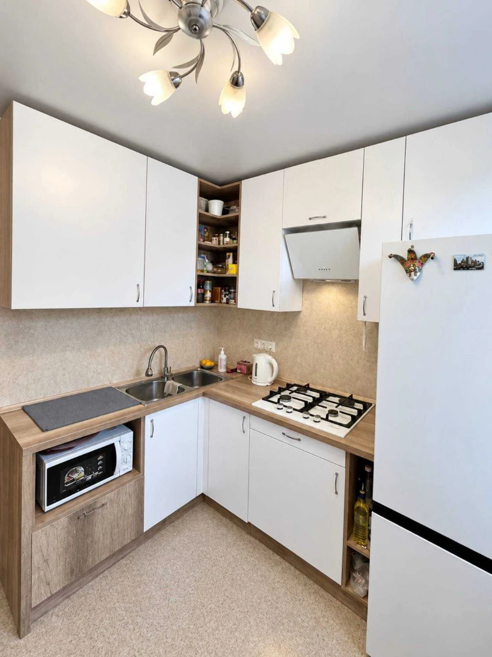 For Sale: 2-bedroom apartment near the Botanical Garden metro station