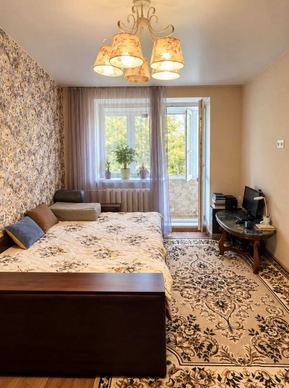For Sale: 2-bedroom apartment near the Botanical Garden metro station