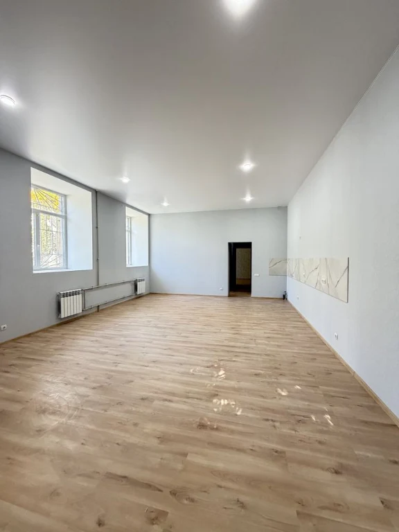 For Sale: 3-bedroom apartment on Arkasivska Street with turnkey renovation