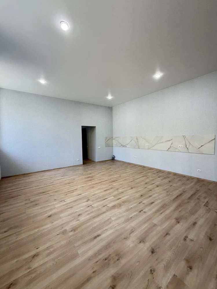 For Sale: 3-bedroom apartment on Arkasivska Street with turnkey renovation