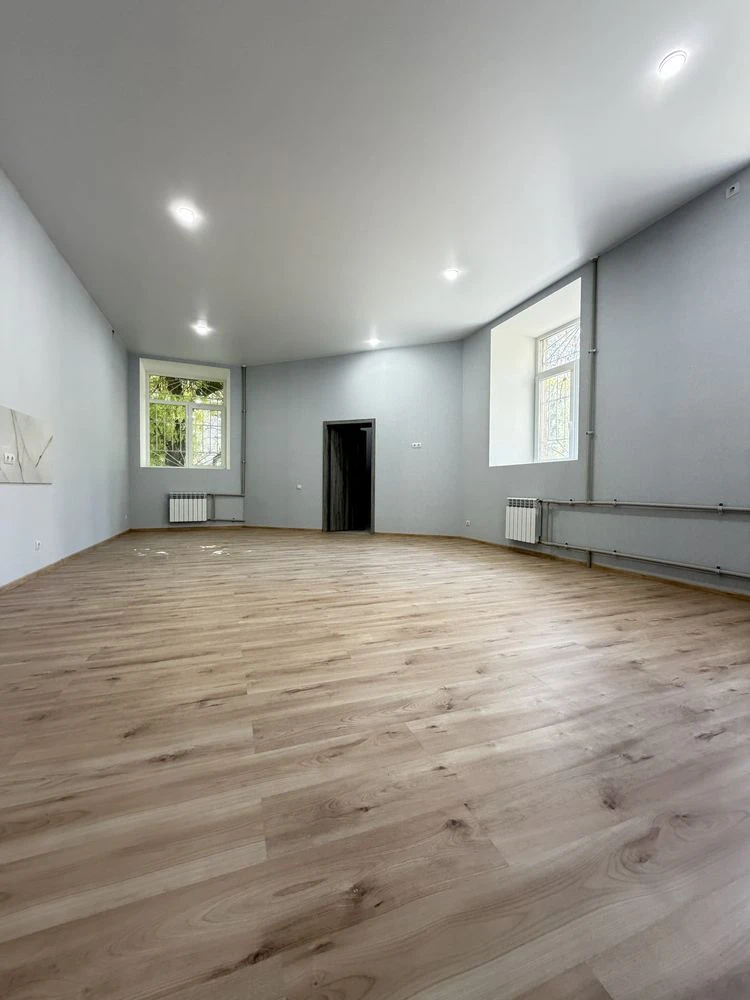 For Sale: 3-bedroom apartment on Arkasivska Street with turnkey renovation