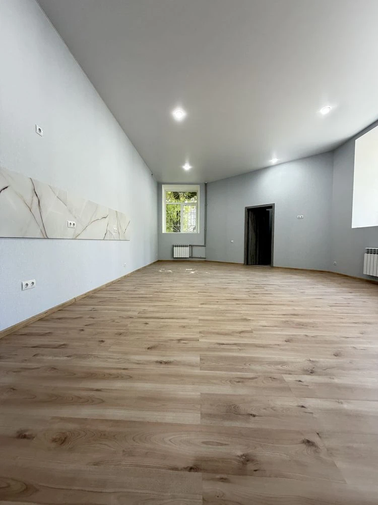 For Sale: 3-bedroom apartment on Arkasivska Street with turnkey renovation