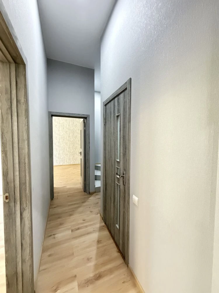 For Sale: 3-bedroom apartment on Arkasivska Street with turnkey renovation