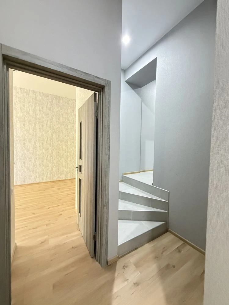 For Sale: 3-bedroom apartment on Arkasivska Street with turnkey renovation