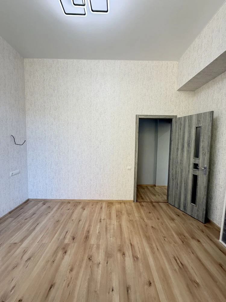 For Sale: 3-bedroom apartment on Arkasivska Street with turnkey renovation