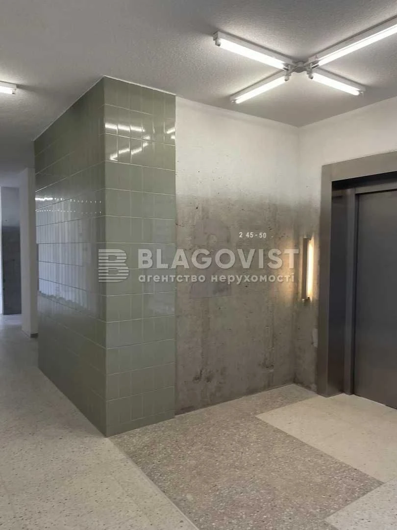 Modern apartment-studio for sale in complex 044, Podilsky district!