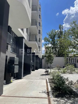 Modern apartment-studio for sale in complex 044, Podilsky district!