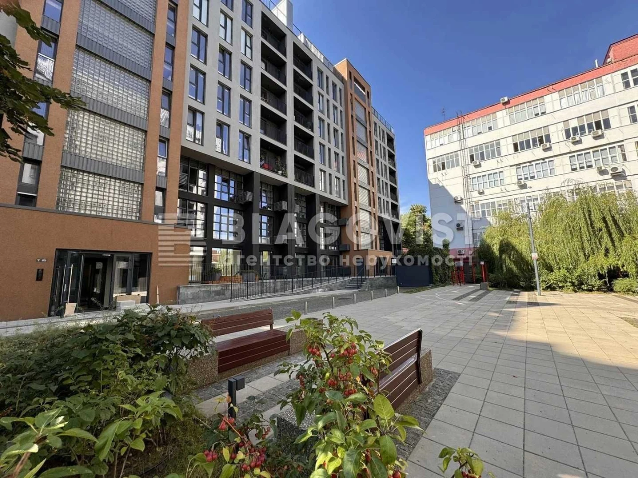 Modern apartment-studio for sale in complex 044, Podilsky district!