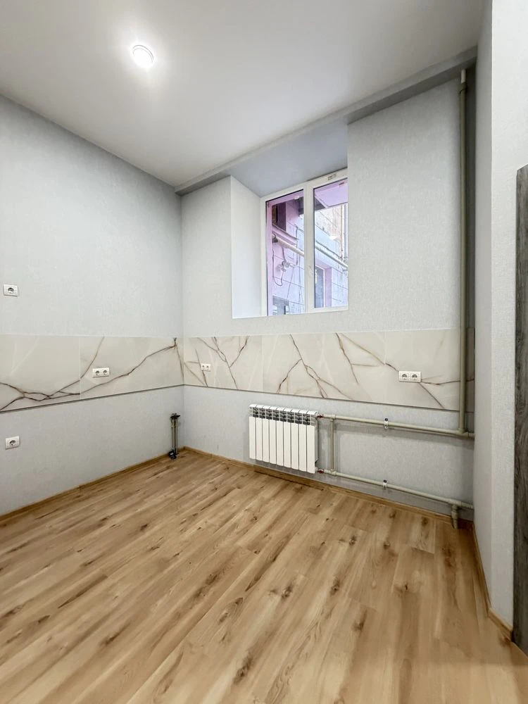 3-bedroom apartment for sale on Arkasivska Street with renovation